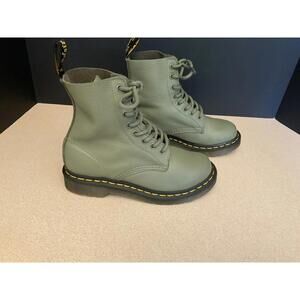 Womens Dr. Martens 1460 Pascal Virginia Khaki Green Combat Boots. Size 5.
